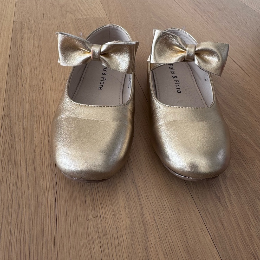 Gold Kids Shoes with Bow - Picture 3 of 9